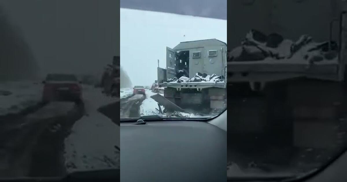 Droga do Charkowa pełna zniszczonych rosyjskich pojazdów.