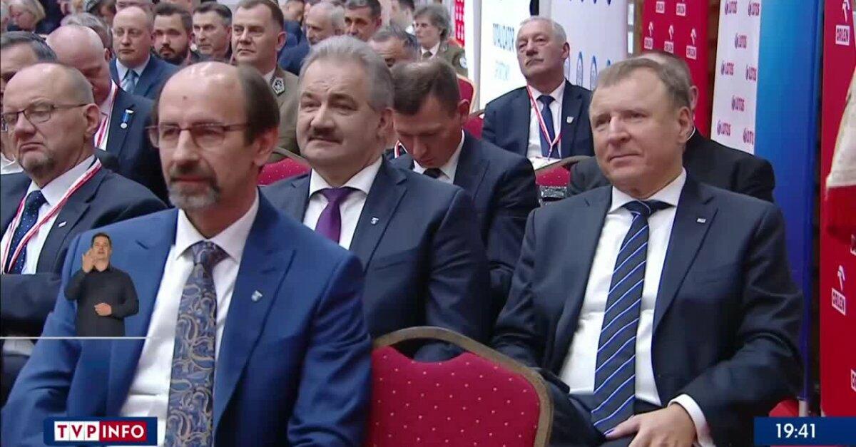 TVPiS: Ksiądz, szef IPN i przewodniczący Solidarności liżą tyłek Kurskiemu