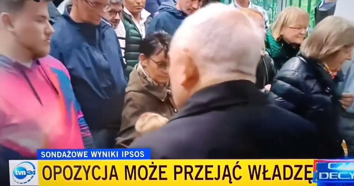 Kaczyński wysyłany na koniec kolejki przez młodego chłopaka.